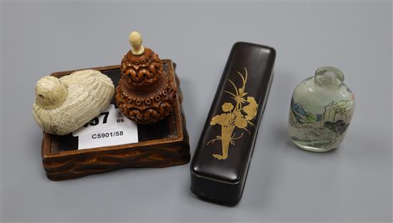 A snuff bottle, a resin bird, a stand etc.